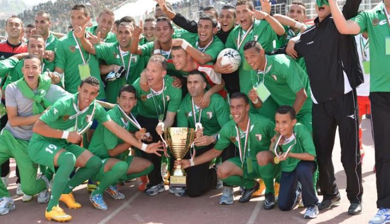 فريق الدرك الوطني يفوز بالكأس وقائده يتسلمها من الوزير الأول