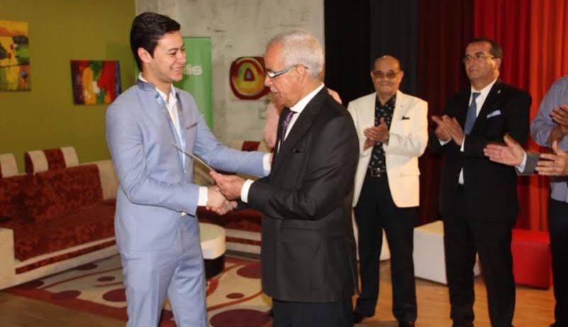 قرين وسعد دامة يسلمان الجوائز للفائزين في مسابقة الحان وشباب 2015