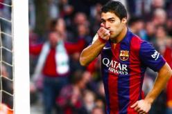 بالفيديو  جماهير اسبانيول ترمي الجزر على العضاض سواريز