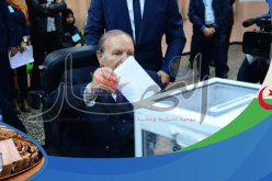 بالصور والفيديو.. الرئيس بوتفليقة يؤدي واجبه الانتخابي