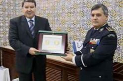 بالصور..اللواء عبد الغني هامل يتبادل الهدايا مع نظيره البرتغالي