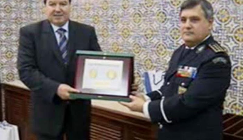 بالصور..اللواء عبد الغني هامل يتبادل الهدايا مع نظيره البرتغالي