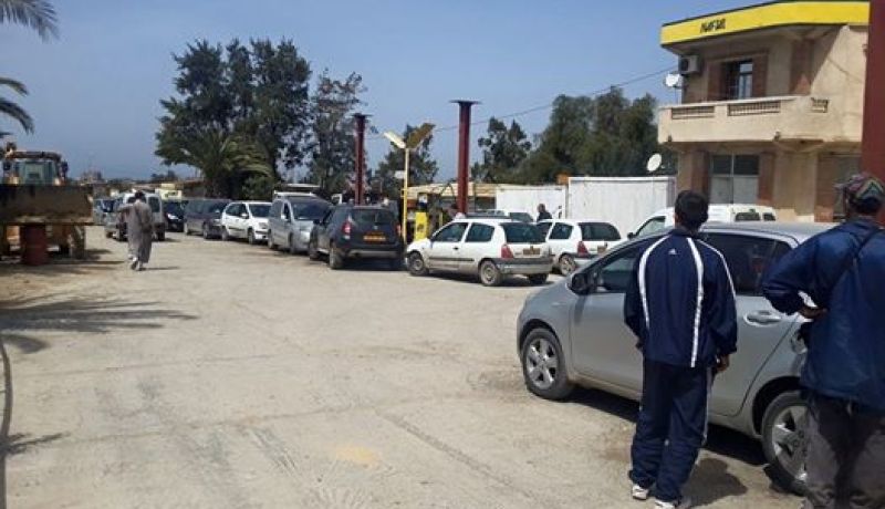 أزمة حادة في محطات تزويد الوقود بالعاصمة