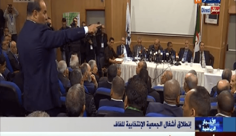 بالفيديو..مناوشات كلامية عند إنطلاق الجمعية العامة الإنتخابية للفاف