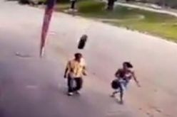 بالفيديو.. عجلة سيارة تتسبب في مقتل شخص