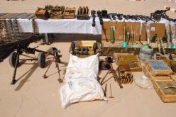 بالفيديو قوات الجيش تحبط عملية إدخال كمية كبيرة من الأسلحة والمتفجرات في عين قزام