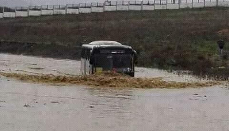 بالفيديو والصور.. الفياضانات تحاصر جامعة علي لونيسي بالبليدة