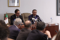 بالصور.. وزير الصناعة والمناجم محجوب بدة يتسلم مهامه من عبد السلام بوشوارب