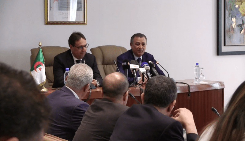 بالصور.. وزير الصناعة والمناجم محجوب بدة يتسلم مهامه من عبد السلام بوشوارب
