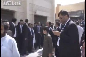 بالفيديو.. اللحظات الأولى لإنفجار وقع داخل مستشفى في باكستان