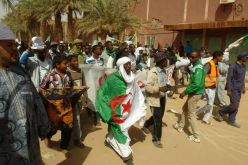 بالصور احتجاجات سكان عين صالح ضد مشروع الغاز الصخري