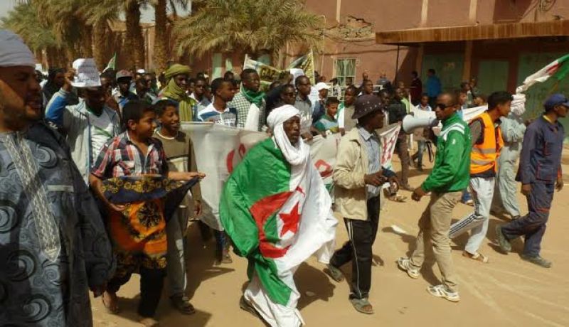 بالصور احتجاجات سكان عين صالح ضد مشروع الغاز الصخري