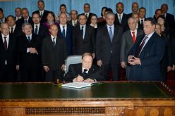 الرئيس بوتفليقة يوقع على قانون  المالية لسنة 2015