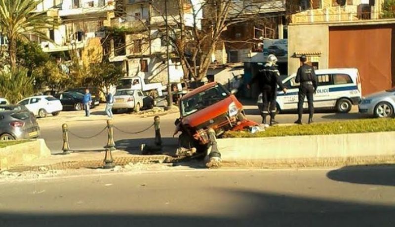 جرحى في إصطدام بين سيارتين بوادي قريش في العاصمة