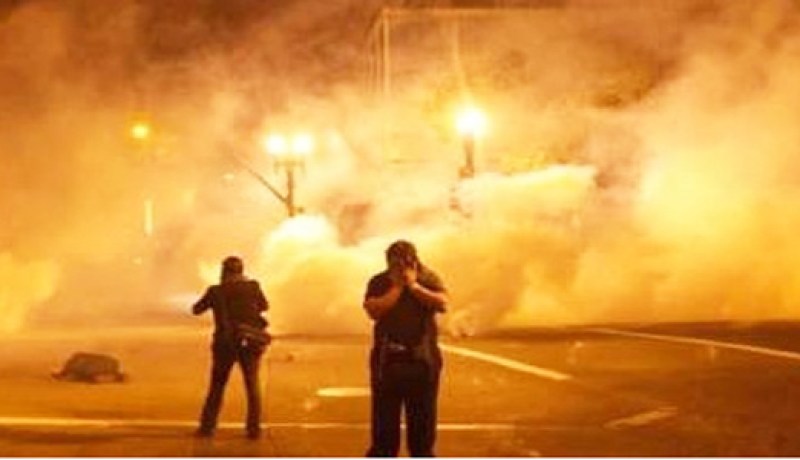 اعتقال 100 متظاهر طالبوا بالعدالة الاجتماعية باوكلاند في كاليفورنيا