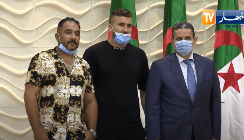 بن شبلة يحظى بتكريم والي ولاية بومرداس يحي يحياتن