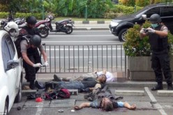 بالصور.. داعش يستخدم ترسانة أسلحة في هجمات جاكرتا