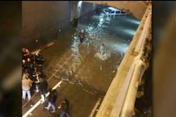 وفاة شخص ونجاة ابنتيه إثر غرق سيارته داخل نفق في باب الزوار