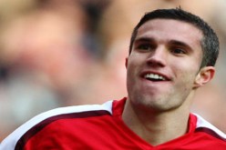 جوفنتوس يدخل سباق التعاقد مع فان بيرسي