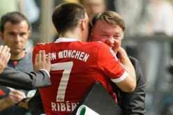 ريبري يسجل هدفين ويقود بايرن للفوز على شالكه في الدوري الألماني