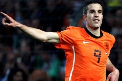 لاعب ارسنال الهولندي روبن فان بيرس يغيب عن الملاعب لعشرة أيام