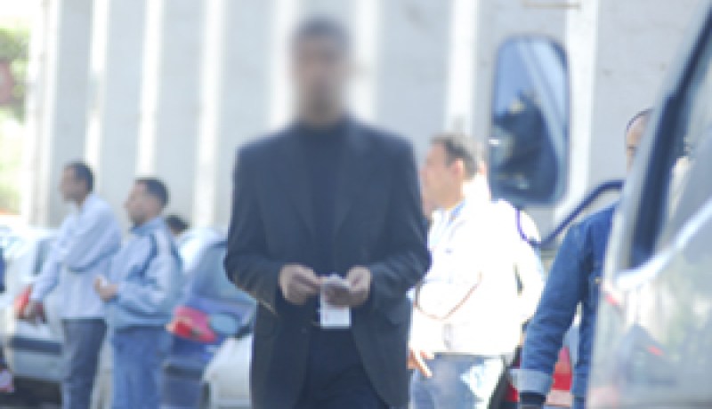 “النهار” ترافق تجار “الدوفيز” بـ”السكوار”:”البقارة” يتحكمون في أسعار العملة الصعبة ويفتحون بنكا بالهواء الطلق لتبييض الأموال