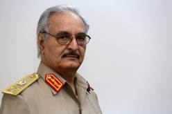 “ماكرون” سيمنح لــ “حفتر” ترسانة حربية ضخمة!