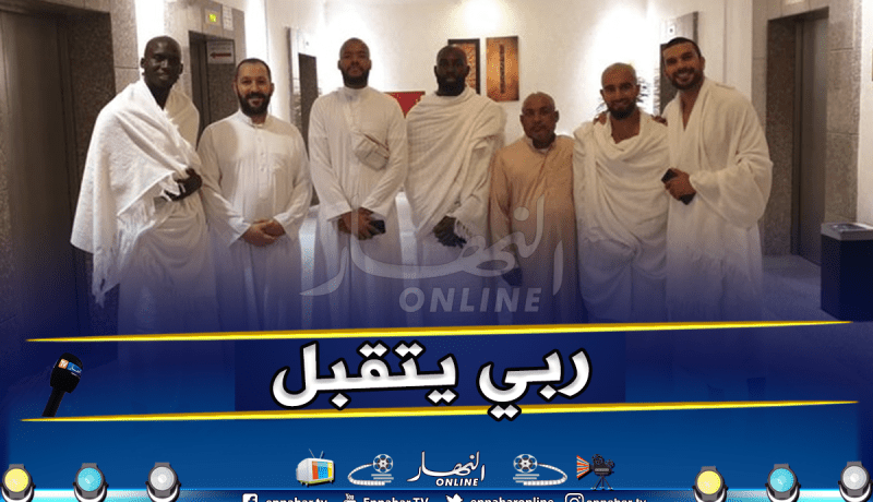 مبولحي يؤدي مناسك العمرة رفقة لاعبي الإتفاق