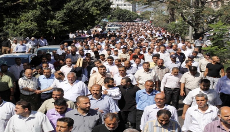 مئات اللاجئين يعتصمون في غزة احتجاجا على تقليص خدمات الاونروا