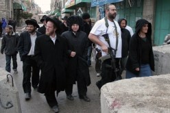 مستوطنون يستولون على منزل فلسطيني في الخليل