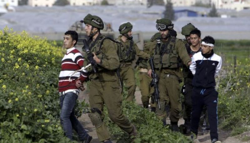 الإحتلال الإسرائيلي يعتقل أربعة فلسطينيين اثناء اقتحام منازلهم بالقدس المحتلة