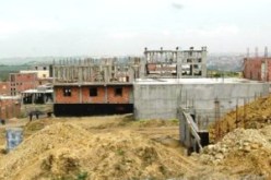 رجل أعمال يستولي على 67 قطعة أرضية بوهران