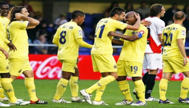 فياريال يهزم خيخون بثلاثية في الدوري الاسباني