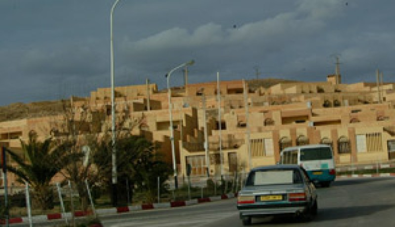 عشية زيارة الوالي وفي ظل الصراعات وتضارب المصالح : فشل سياسات التنمية بالجلفة وإدارات على ضوء الشموع بمسعد
