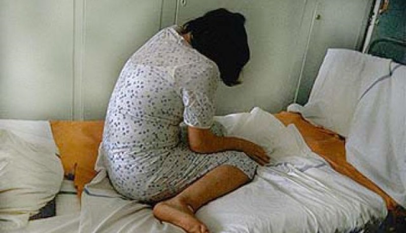 شاب‮ ‬يكمم فم خادمة ويغتصبها بوحشية تحت التهديد بالسكين في‮ ‬العاصمة