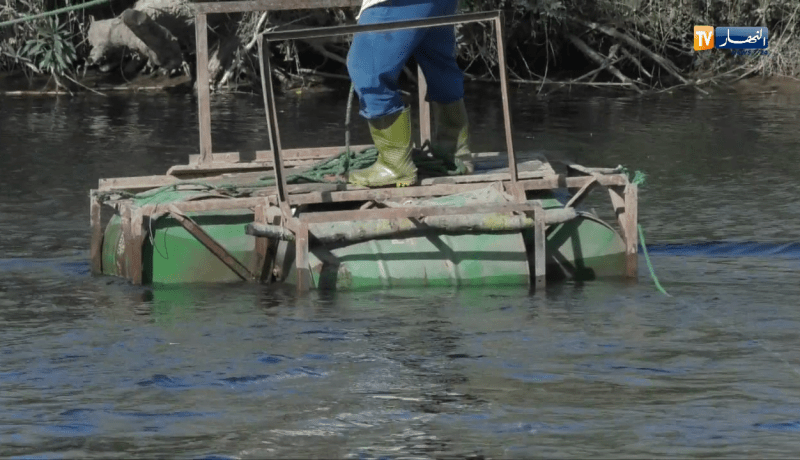 طرق بدائية لقطع وادي قبلي “حجرية” ولاية سكيكدة