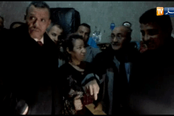 والي بشار في زيارة غير رسمية يتدخل ويمنح مسكن لعائلة فقيرة تعيش في ظروف قاسية