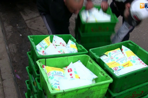 مجتمع: أصحاب المقاهي في رحلة البحث عن أكياس الحليب