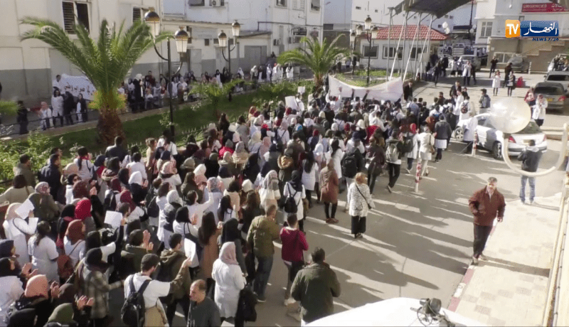 صحة: أطباء وممرضو الجزائر يضربون بيد من حديد