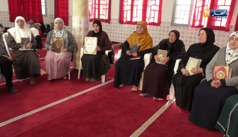 مجتمع: أمهات يتحدين الأمية من بوابة المدارس القرآنية