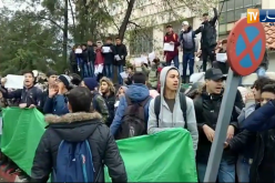 تلاميذ البليدة ينتفضون بالشارع للمطالبة بوقف إضراب الأساتذة