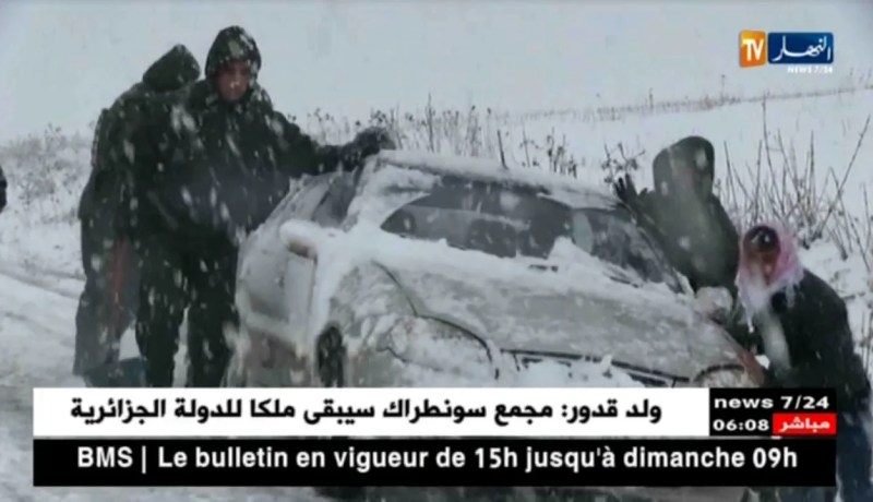 تيسمسيلت: الثلوج تشل حركة السير والتنقل عبر الطرق