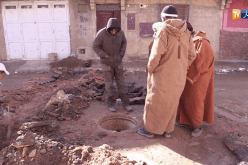 البيض: قنوات صرف المياه بحي المنظر الجميل تنفجر بفعل تسربات الغاز..