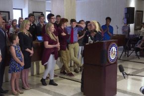 الو م أ: تحرك الطلاب يزيد الضغوط على ترامب في قضية الأسلحة