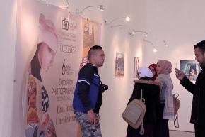 فن: الصور الفوتوغرافية عدسة تروي جمال المرأة