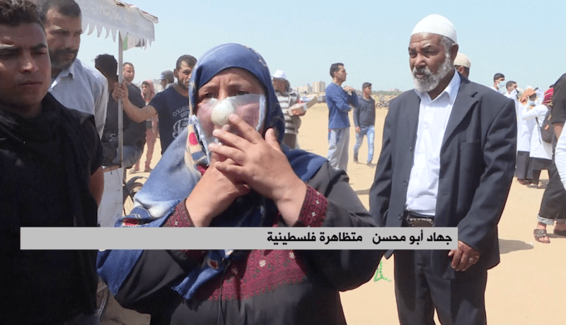 فلسطين: البصل والكمامات والإطارات… سلاح المتظاهرين أمام جنود الإحتلال