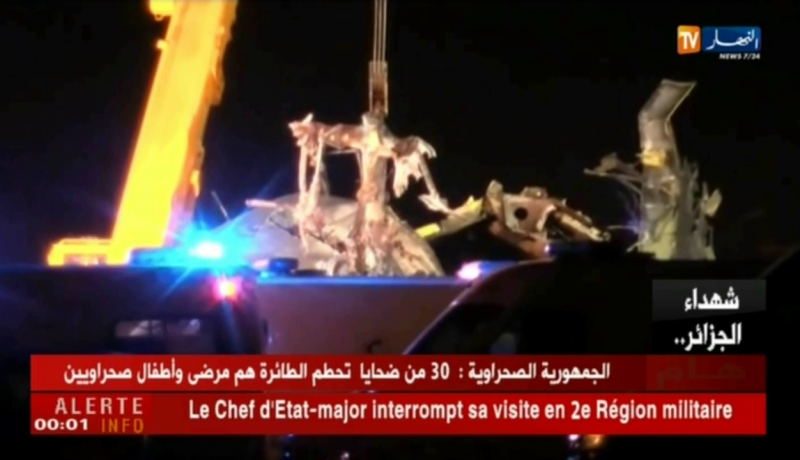 بوفاريك: عملية نقل أجزاء الطائرة المحطمة لداخل القاعدة الجوية