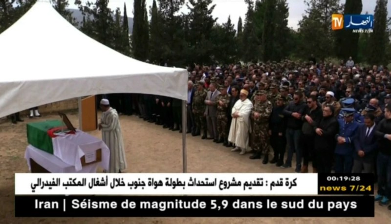 باتنة: تشييع جنازة الطيّار رضا فلوسي بمقبرة يوزوران