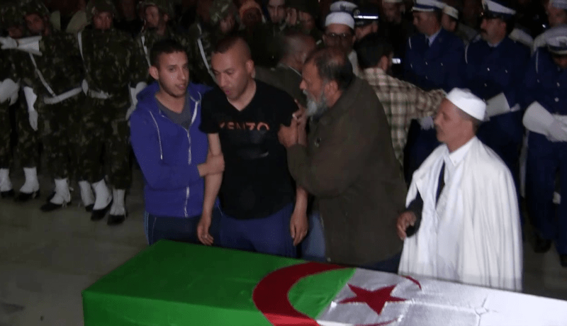 برج بوعريريج: تشييع جثمان الشهيد فاتح زياني بمقبرة بلدية بليمور