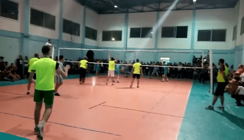 بالفيديو.. قدماء نادي كرة الطائرة لبلدية درقينة ينشطون سهرة رياضية ممتعة